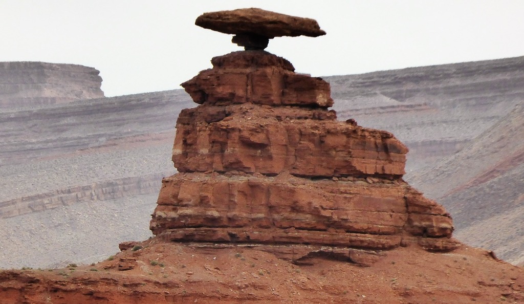 A rock formation in the middle of a desert. America hat mexico. - PICRYL -  Public Domain Media Search Engine Public Domain Search