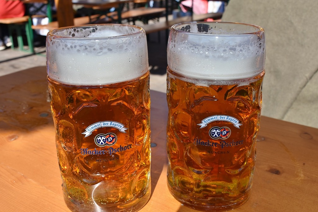 A close up of a glass of beer on a table. Beer peroni glass. - PICRYL -  Public Domain Media Search Engine Public Domain Image