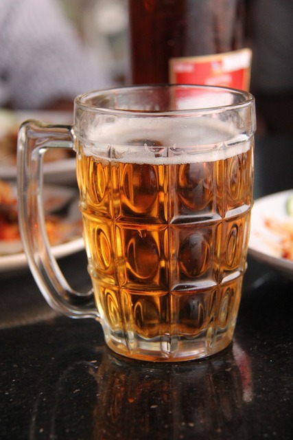 https://cdn12.picryl.com/photo/2016/12/31/beer-mug-glass-food-drink-c368c2-640.jpg