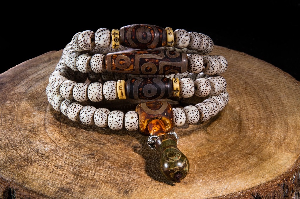 Buy (Black Rosewood) - JIIUZUO 8mm 108 wood necklace sandalwood prayer  beads bracelet meditation buddhist link wrist prayer mala elastic at  Amazon.in
