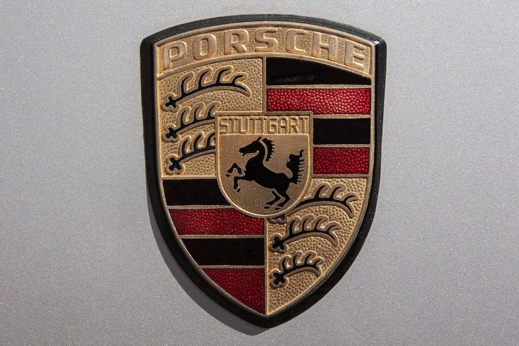 Crest sticker – Essential