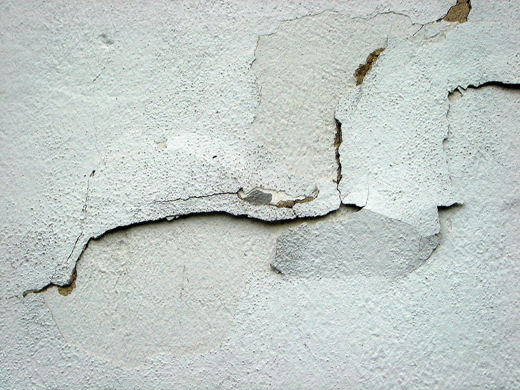 ceiling or wall Cracks in Plaster