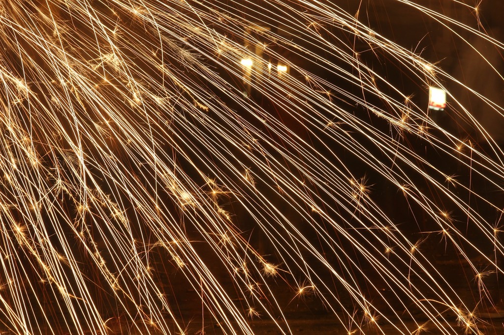 File:US Navy 080704-N-0641S-091 Fireworks illuminate the night sky aboard  Naval Station Pearl Harbor during a 4th of July celebration.jpg - Wikimedia  Commons