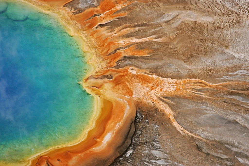 https://cdn12.picryl.com/photo/2016/12/31/grand-prismatic-spring-hot-water-nature-landscapes-39e3a9-1024.jpg