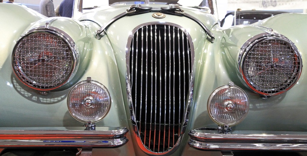 A close up of the front of a green car. Oldtimer jaguar classic. - PICRYL -  Public Domain Media Search Engine Public Domain Image