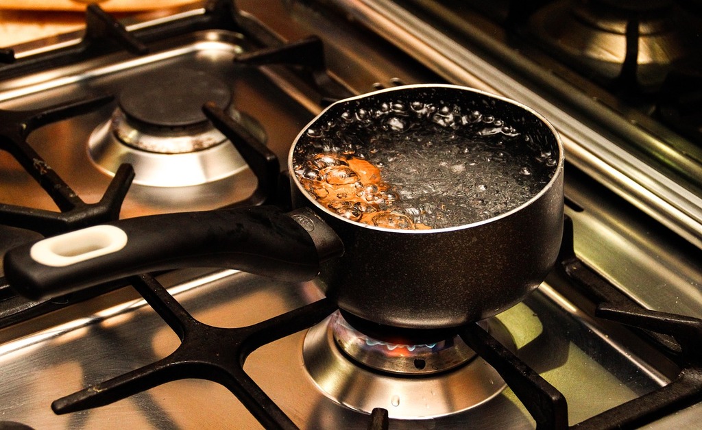 A pot of boiling water on a gas stove. Pan water kitchen. - PICRYL - Public  Domain Media Search Engine Public Domain Search