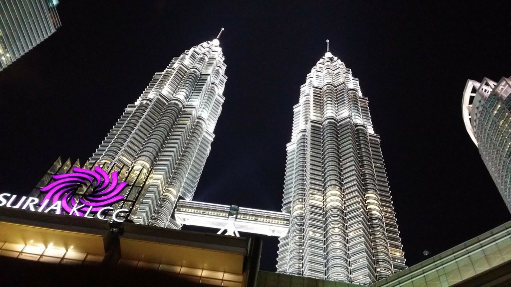 Petronas twin towers petronas towers kuala lumpur building. The petrona ...