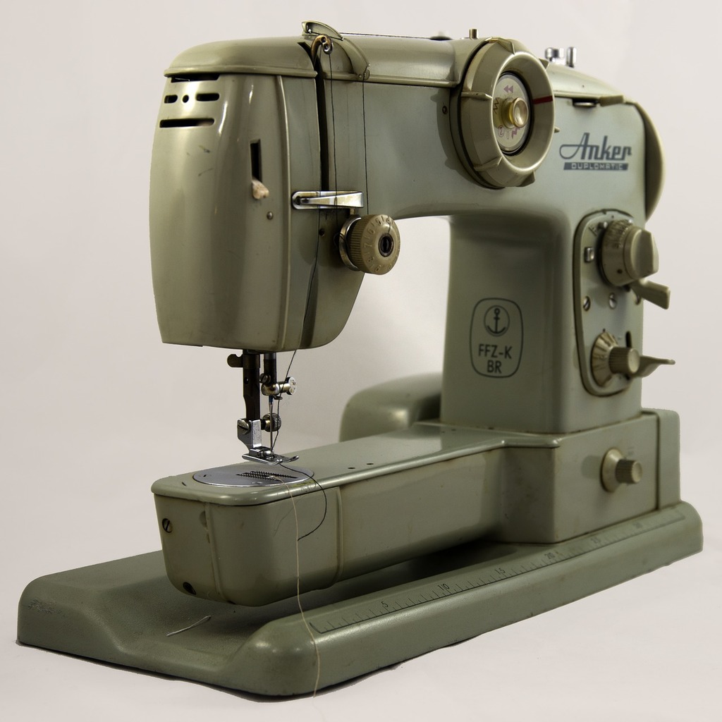 Sewing Machine Bobbin: Over 2,852 Royalty-Free Licensable Stock  Illustrations & Drawings