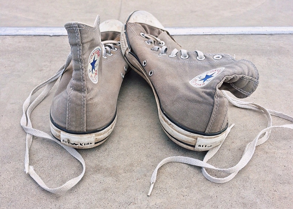 Gray hotsell converse laces