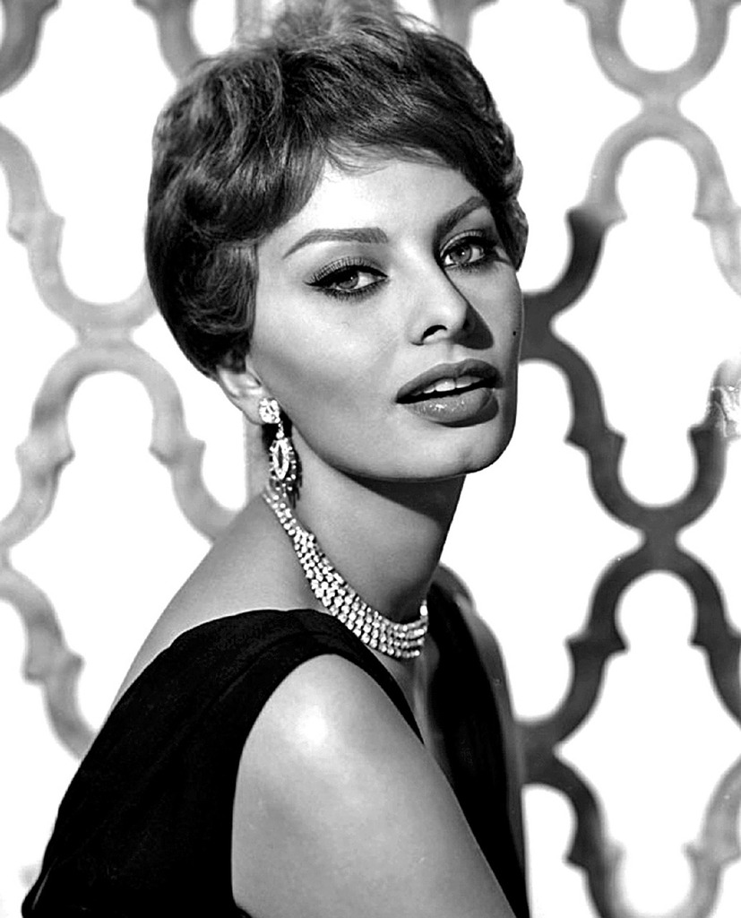 a-black-and-white-photo-of-a-woman-in-a-dress-sophia-loren-actress