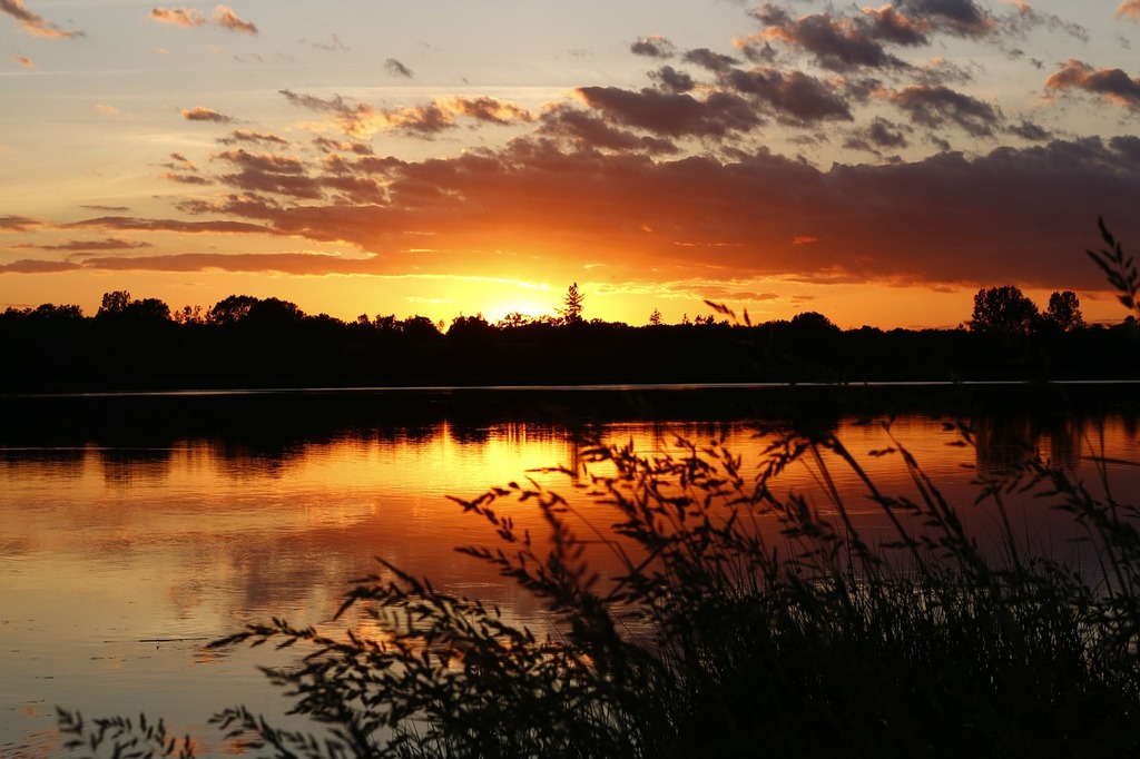 The sun is setting over a body of water. Sunset lake water, travel  vacation. - PICRYL - Public Domain Media Search Engine Public Domain Search