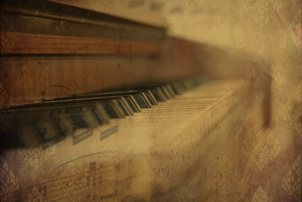 grand piano keys wallpaper