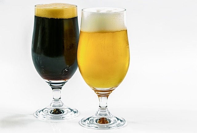 https://cdn12.picryl.com/photo/2016/12/31/two-types-of-beer-dark-clear-32bed5-640.jpg