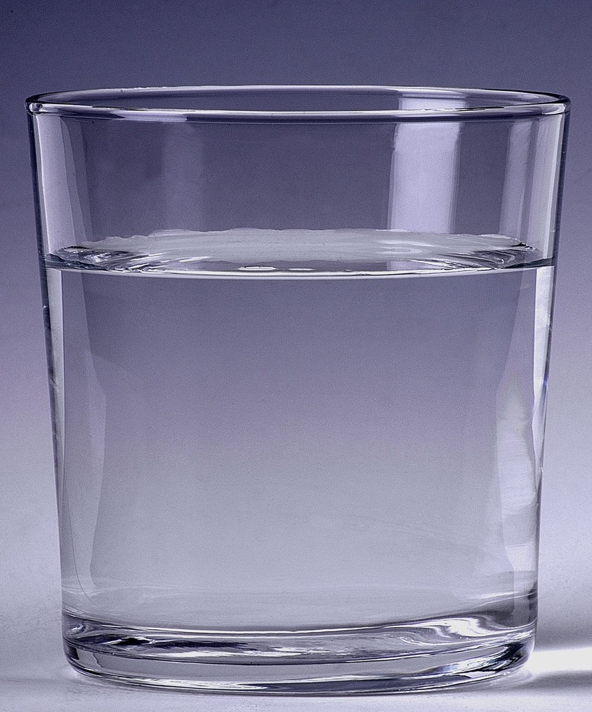 1 water glass : r/notinteresting