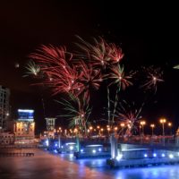 File:US Navy 080704-N-0641S-091 Fireworks illuminate the night sky aboard  Naval Station Pearl Harbor during a 4th of July celebration.jpg - Wikimedia  Commons